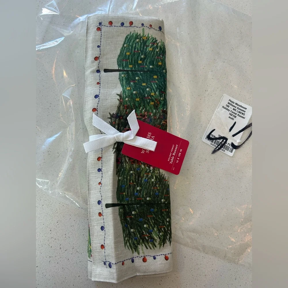 Williams Sonoma Holiday Forest Table Runner Made in Italy 16” x 108” NWT